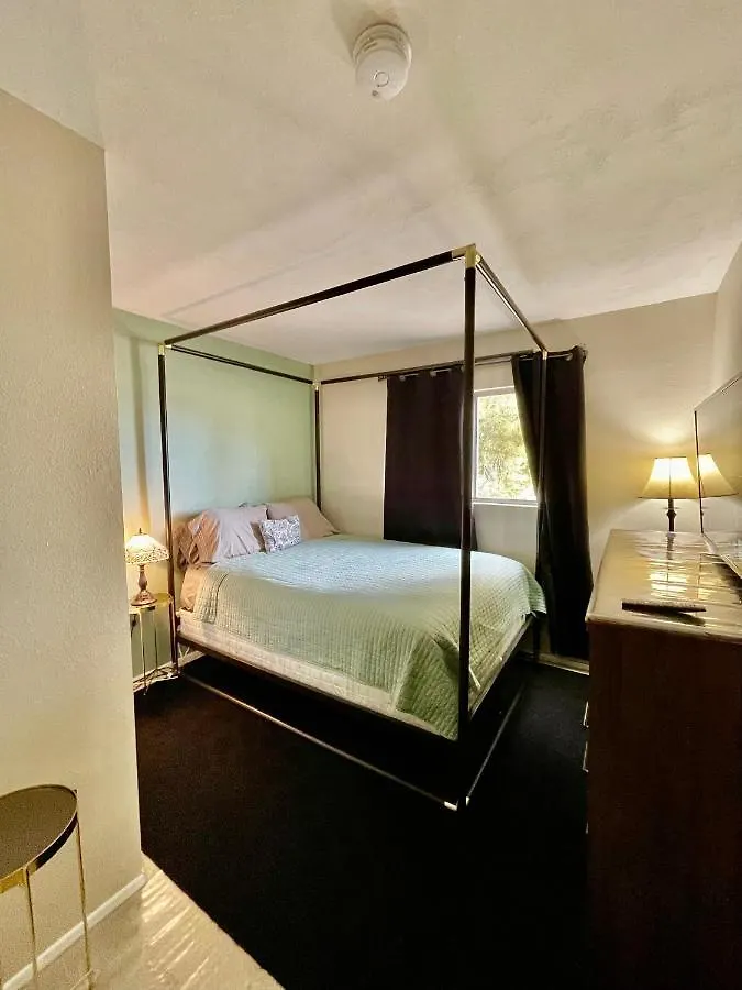 Urban Las Vegas Colonial In The Heart Of Vegas Villa